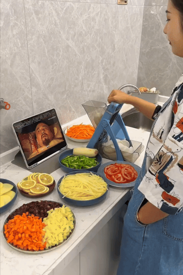 4-in-1 Safe Mandoline Slicer – Adjustable Thickness