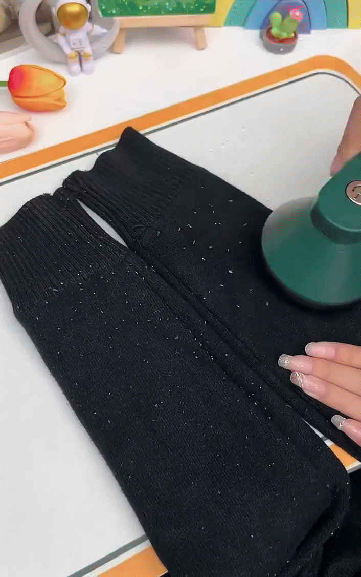 Rechargeable Lint Remover – 6-Blade Fabric Shaver