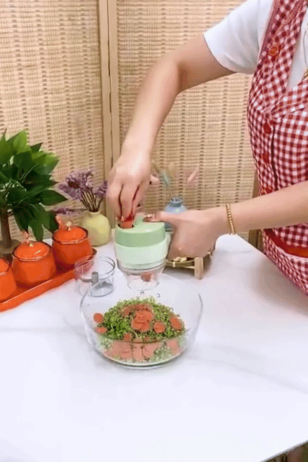 Mini Wireless Garlic & Food Chopper – USB Rechargeable